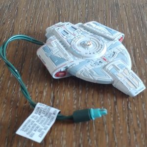 Hallmark Ornament Star Trek USS Defiant 1997